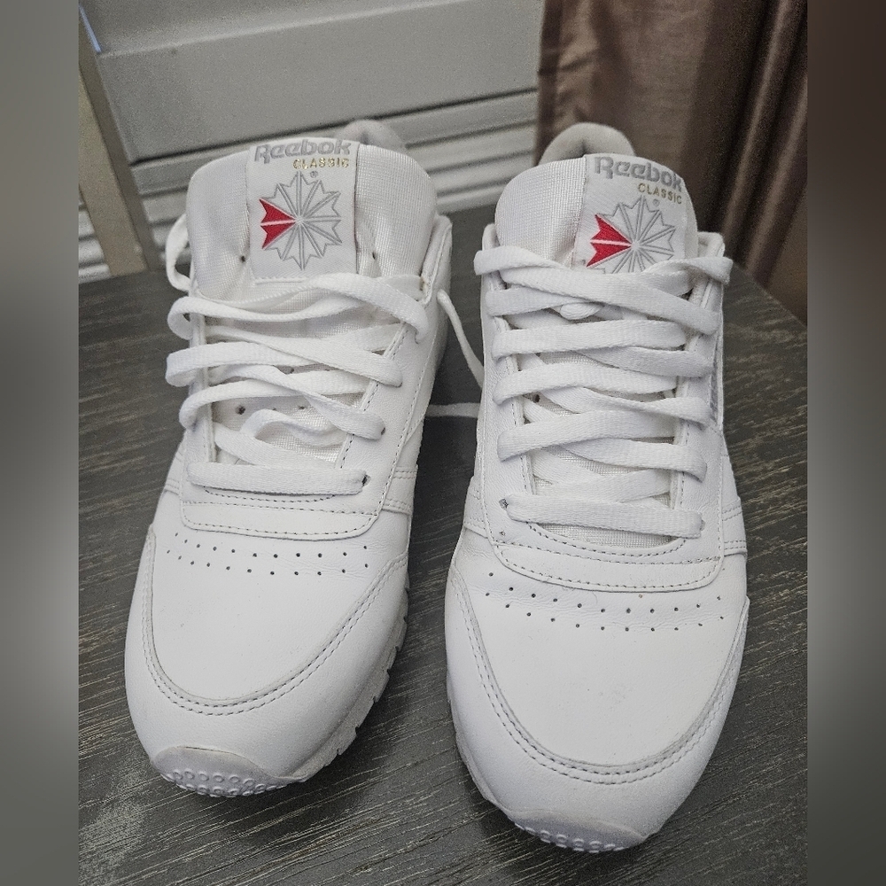 Reebok Classic White Sneakers. Size 9.5 Shoes. Casual